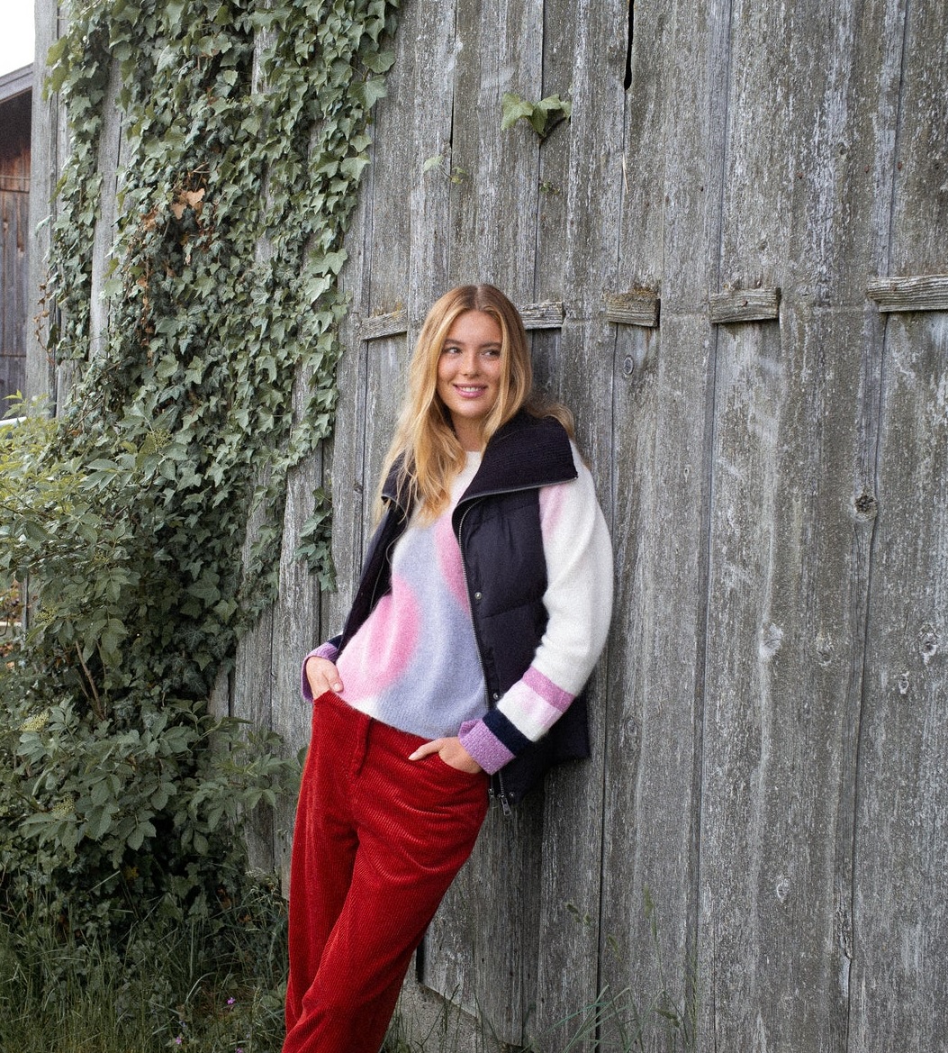 Damenmode Köln, Die schöne Müllerin Köln Poll, SUZA Modelabel, dunkelblauem Blazer und Streifentop